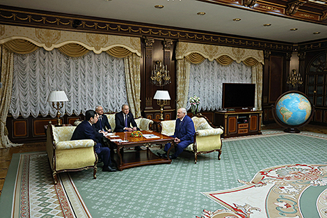 Lukashenko urges to preserve close ties with Kazakhstan amid global turbulence