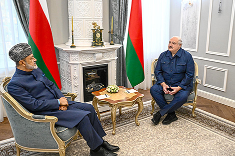 Leaders of Belarus, Oman continue talks in informal setting