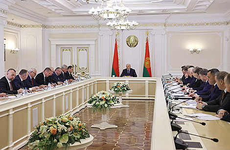 Lukashenko imposes ban on price increases in Belarus from 6 October