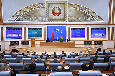 Lukashenko outlines priorities for Belarusian banks