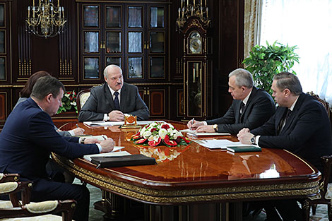 Lukashenko urges coronavirus patients in hospitals to stay positive