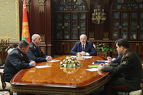 Lukashenko instructs president’s aides in regions to ensure public security