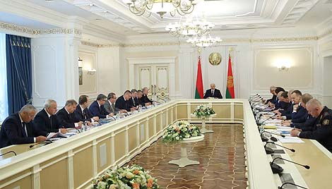 Belarus president okays new approaches to mending ailing agricultural enterprises