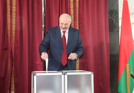 Belarus president casts vote in municipal elections