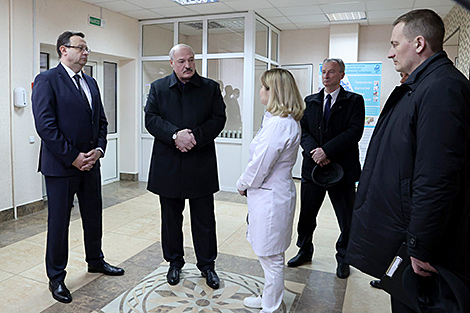Lukashenko confirms plans to promote inter-district medical centers