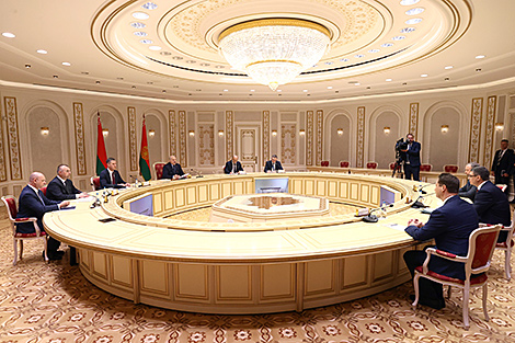 Lukashenko discusses trade with Russia’s Vladimir Oblast governor