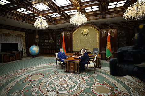 Lukashenko receives PM, urges attention to number one issue