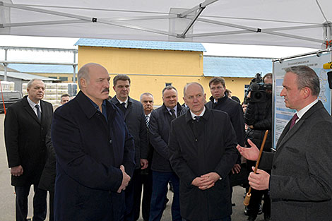 Lukashenko pledges financial support for companies amid COVID-19