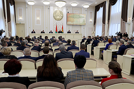 Lukashenko calls to reverse negative trends in Gomel Oblast agriculture