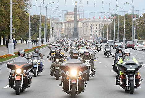 Lukashenko drives Harley-Davidson at H.O.G. Rally Minsk