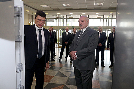 Lukashenko wants salaries at private companies and top ten enterprises correlated