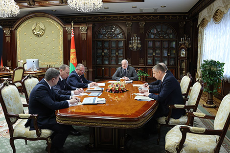 Belarusian government urged to keep economy going