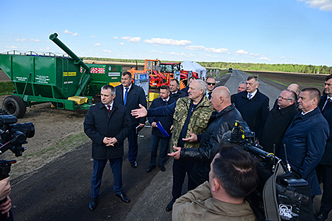 Surprise trip to Grodno, field experiments, action program for country in regional President’s Week