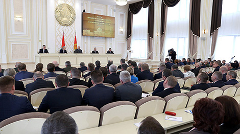 Lukashenko meets with senior officials of Gomel Oblast