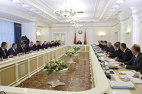 Lukashenko wants clear system of price regulation in Belarus