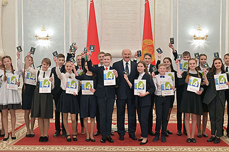 Lukashenko presents passports to young Belarusians