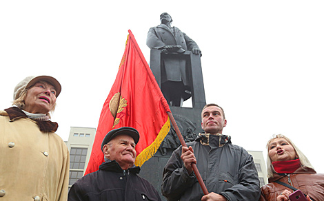 Lukashenko sends October Revolution Day greetings to Belarusian people