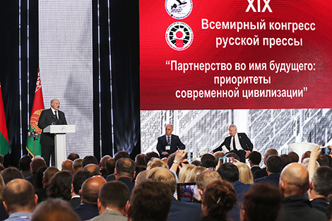 Lukashenko stresses growing responsibility of politicians, journalists for public word