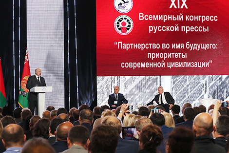 Lukashenko stresses growing responsibility of politicians, journalists for public word