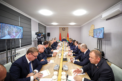 Lukashenko hosts conference in Soligorsk to discuss poultry farming trends