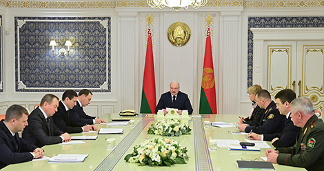 Lukashenko holds meeting to discuss preparedness for introduction of biometric documents in Belarus