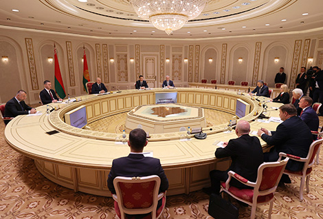 Lukashenko suggests turnkey projects to Russia's Kursk Oblast