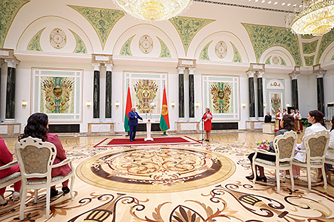 Lukashenko presents state awards to Belarusian women Lukashenko presents state awards to Belarusian women