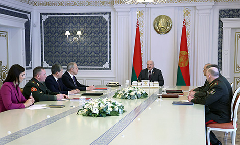 Lukashenko considers proposals to improve information policy in Belarus