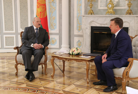 Belarus president meets with Latvia prime minister
