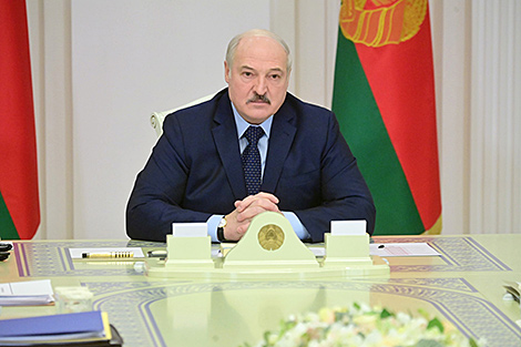 Lukashenko hosts meeting to discuss legislation improvement