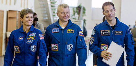 Soyuz crew leaves Baikonur for ISS
