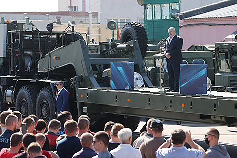 Lukashenko names MZKT one of his favorite enterprises