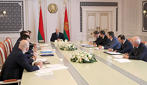 Lukashenko holds meeting to discuss digital transformation initiatives