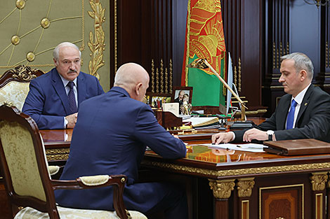 Lukashenko discusses alternative delivery schemes for Belarus’ exports