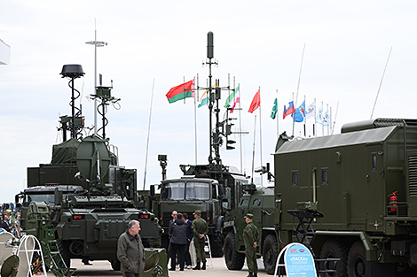 Lukashenko: Belarus’ military industry complex is among priority high-tech sectors of economy