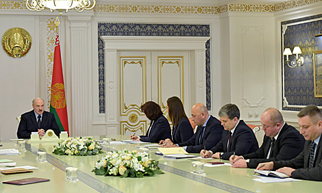 Lukashenko holds session to discuss Belarus’ information security