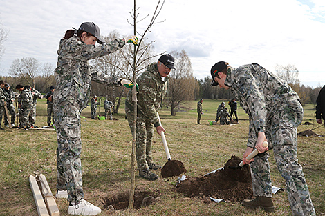 Pension raise, aid for Donbass, guest from St. Petersburg, oak tree grove. President’s Week details
