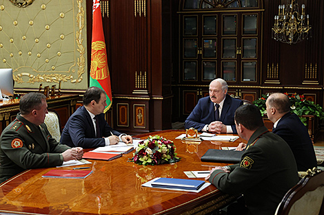 Lukashenko unveils details of talks with Putin, responds to speculations