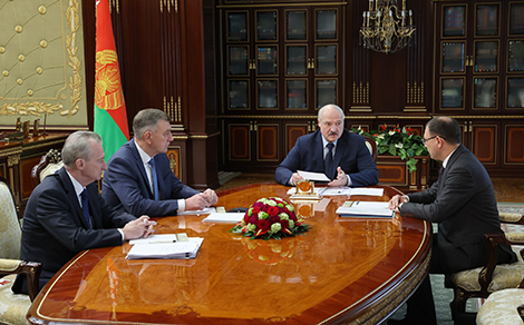 Lukashenko holds meeting to discuss development of Belarus’ energy sector