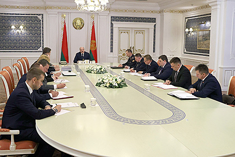 Lukashenko urges Minsk authorities to stay ahead of people’s needs or to respond quickly