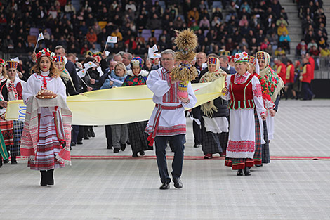 Lukashenko sends greetings to agricultural workers on professional holiday