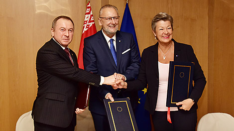 Belarus, EU sign visa facilitation agreement, readmission agreement