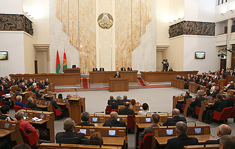 Lukashenko: Belarus needs to overcome negative economic trends, achieve sustainable development