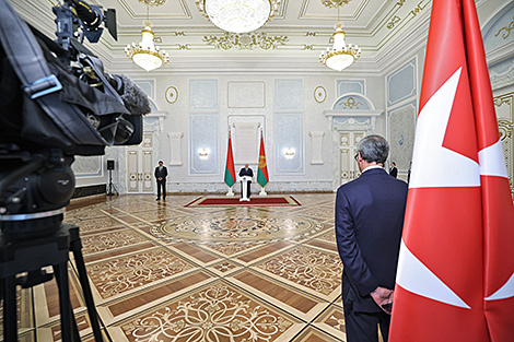 Lukashenko accepts credentials from foreign ambassadors