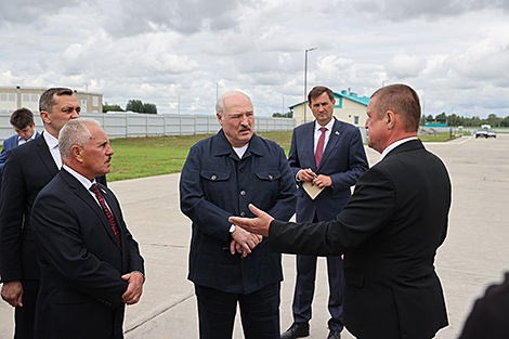 Lukashenko demands replacing farms with advanced facilities