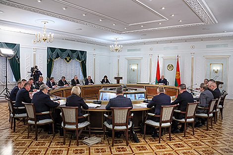 Lukashenko warns against careless approach to harvesting