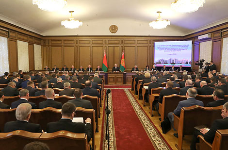 Belarus president, government discuss Belarus’ economic development