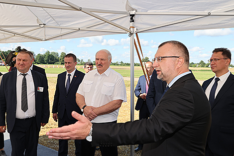 Lukashenko urges to invest in domestic industries