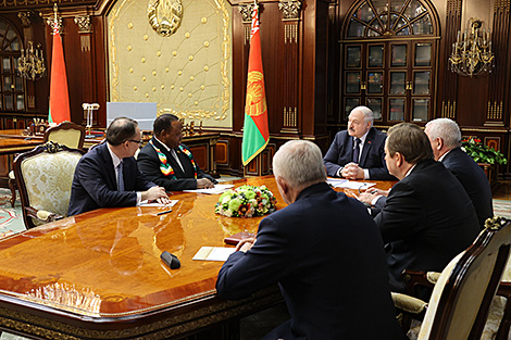 Lukashenko reaffirms Belarus’ readiness for close cooperation with Zimbabwe