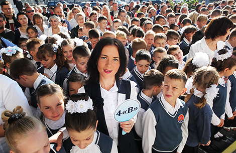 Lukashenko congratulates Belarusian teachers on professional holiday